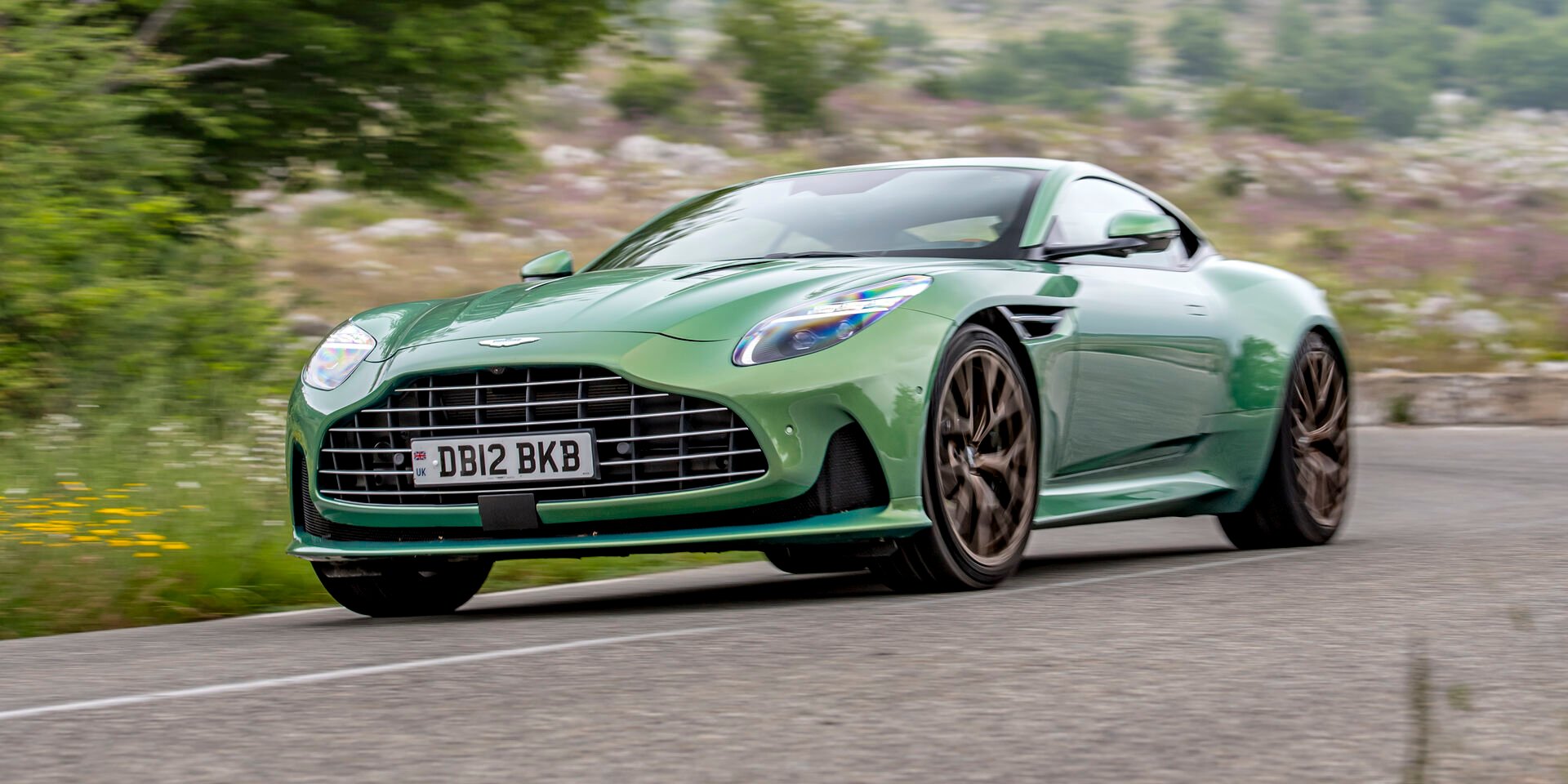 Test: Aston Martin DB12